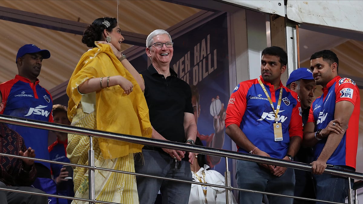 <div class="paragraphs"><p>Tim Cook and Sonam Kapoor attended DC vs KKR game</p></div>