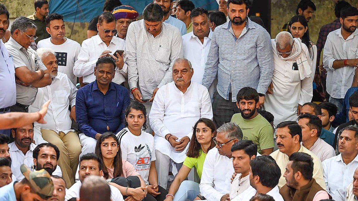 <div class="paragraphs"><p>Politicians joined wrestlers' protest on Tuesday, 25 April.</p></div>