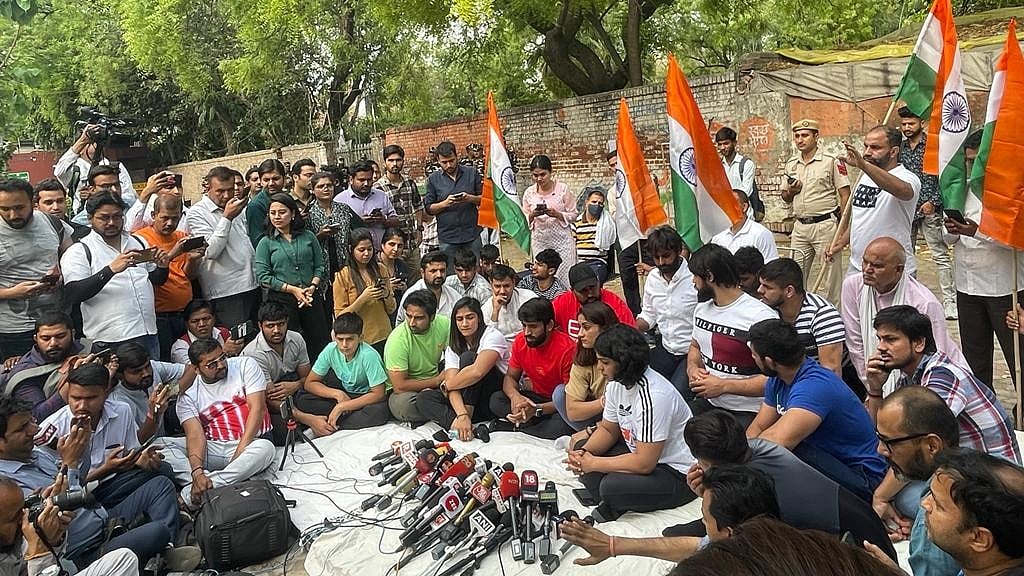 <div class="paragraphs"><p>Wrestler Bajrang Punia, Sakshi Malik, Vinesh Phogat at News Delhi's Jantar Mantar.</p></div>