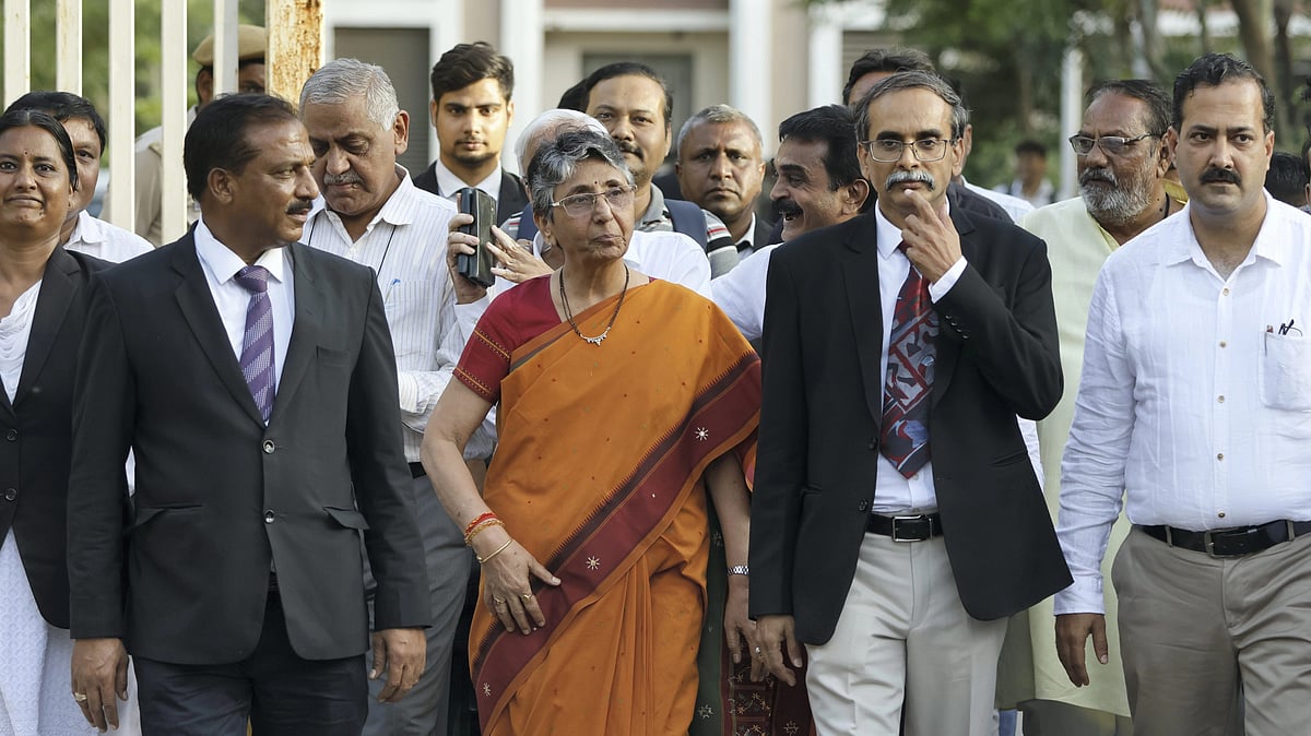<div class="paragraphs"><p>Ex-BJP MLA Maya Kodnani along with advocates comes out of the Sessions Court after the verdict on Naroda Gam massacre case. </p></div>