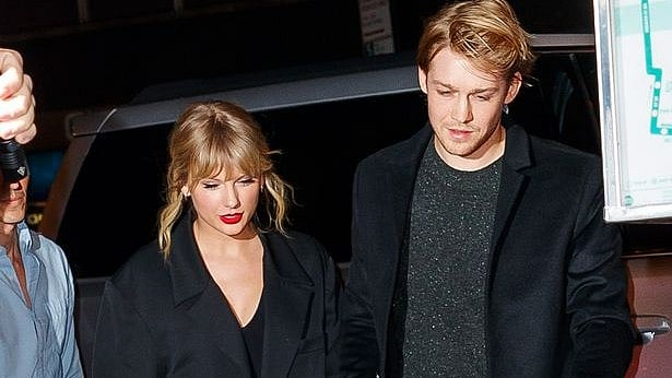<div class="paragraphs"><p>Taylor Swift and Joe Alwyn Break Up After 6 Years of Dating: Report</p></div>