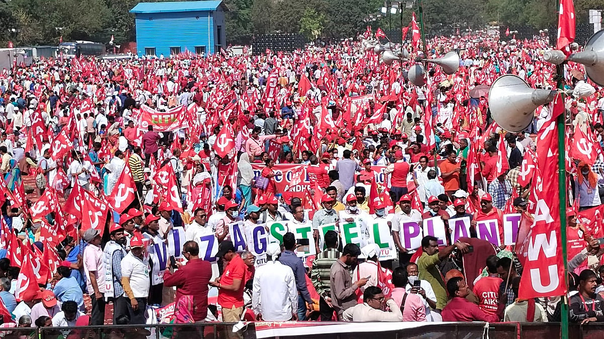 <div class="paragraphs"><p>Thousands of farmers and workers gathered at the Ramlila Maidan in Delhi on 5 April to be a part of the Mazdoor Kisan Sangharsh Rally. </p></div>