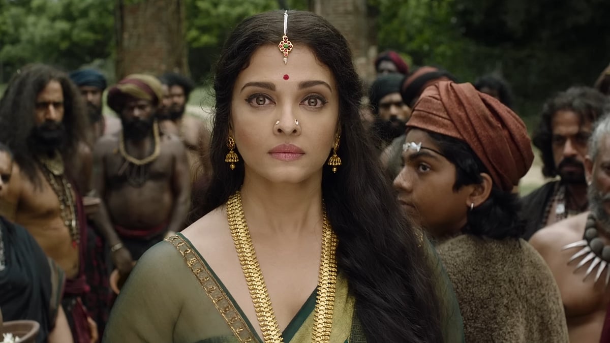 <div class="paragraphs"><p>Aishwarya Rai in a still from<em> Ponniyin Selvan 2.</em></p></div>