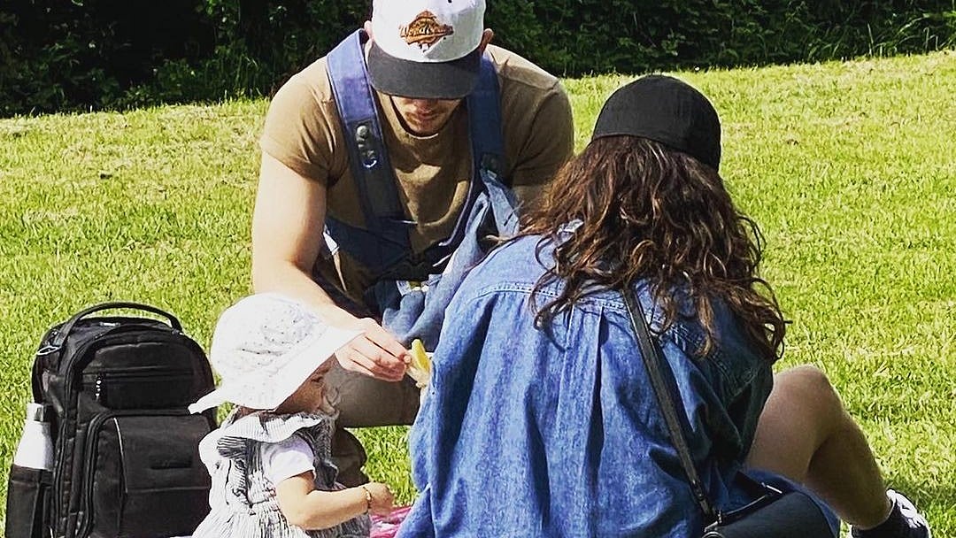 <div class="paragraphs"><p>Priyanka Chopra and Nick Jonas spend their Sunday with Malti Marie. </p></div>