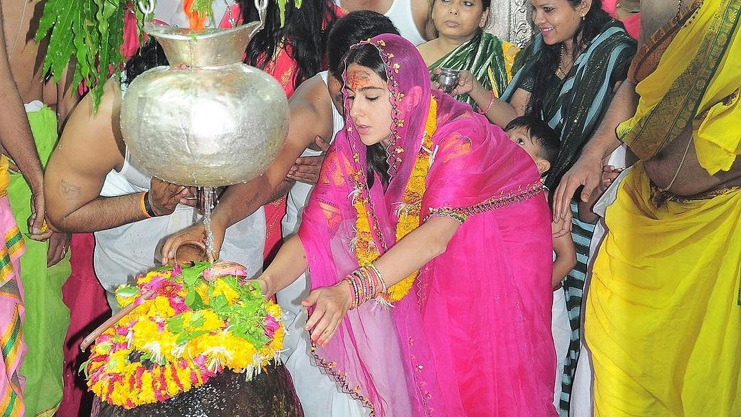 <div class="paragraphs"><p>Sara Ali Khan at the Mahakleshwar temple in Ujjain, Madhya Pradesh.</p></div>