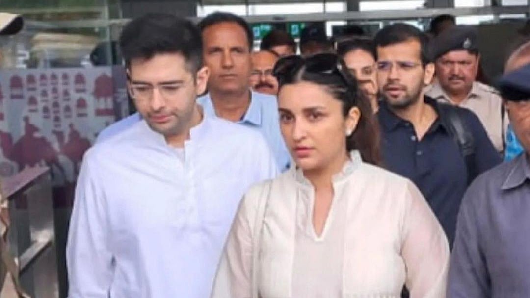 <div class="paragraphs"><p>Parineeti Chopra and Raghav Chadha were clicked outside Jodhpur airport on Sunday, 28 May.</p></div>