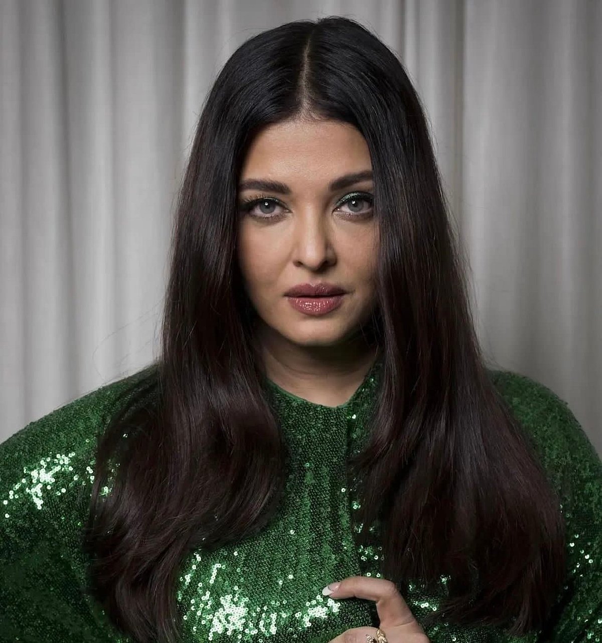 aishwarya rai green dress cannes Aishwarya Rai Bachchan in vibrant Valentino caped dress makes first  appearance at Cannes 2023
