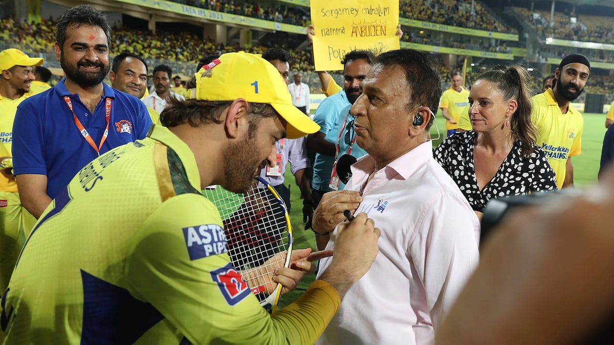 <div class="paragraphs"><p> Sunil Gavaskar got his shirt autographed by MS Dhoni, following Chennai Super Kings' match against Sunil Gavaskar.</p></div>