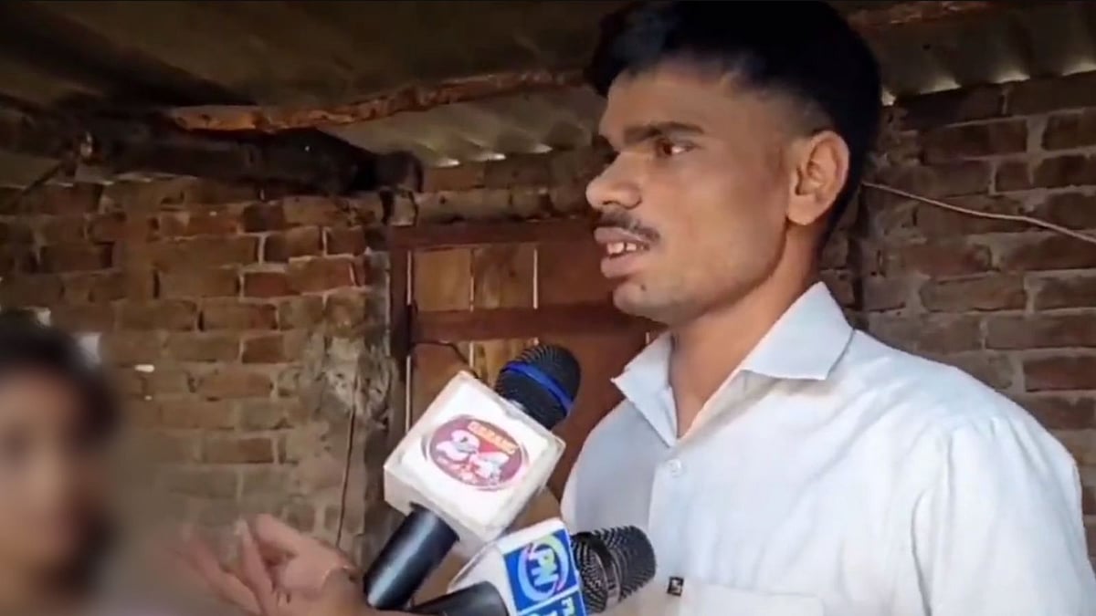 <div class="paragraphs"><p>A 40-year-old man, identified as a Mahendra Pandey, has been arrested for allegedly forcefully marrying a 11-year-old girl in Bihar's Siwan, the police said on Sunday, 30 May.</p></div>