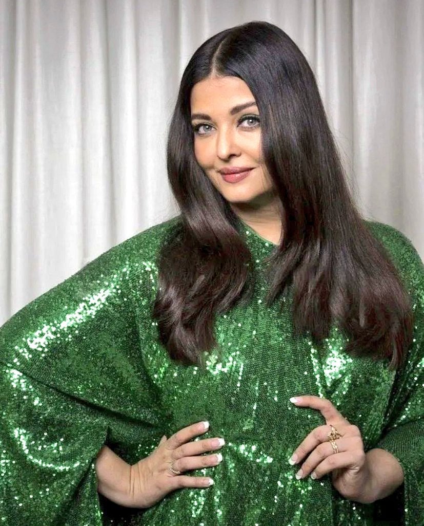 aishwarya rai cannes green dress Aishwarya Rai Wore Valentino During Cannes Film Festival