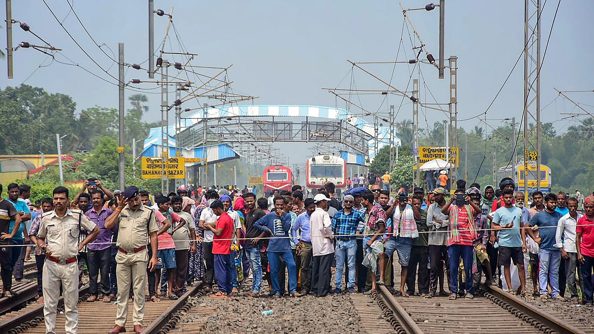 <div class="paragraphs"><p>Police and locals stand as rescue work is underway after an accident involving Coromandel Express, Bengaluru-Howrah Express and a goods train, in Balasore district.</p></div>