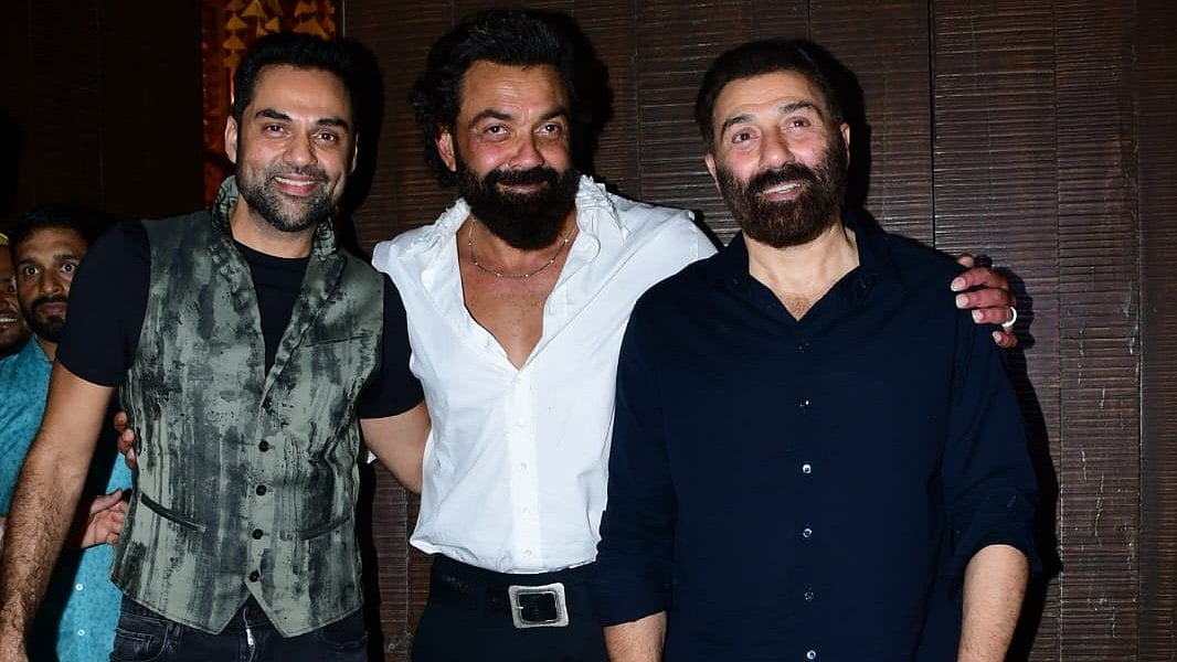 <div class="paragraphs"><p>Sunny, Bobby & Abhay Attend Karan Deol's roka ceremony. </p></div>