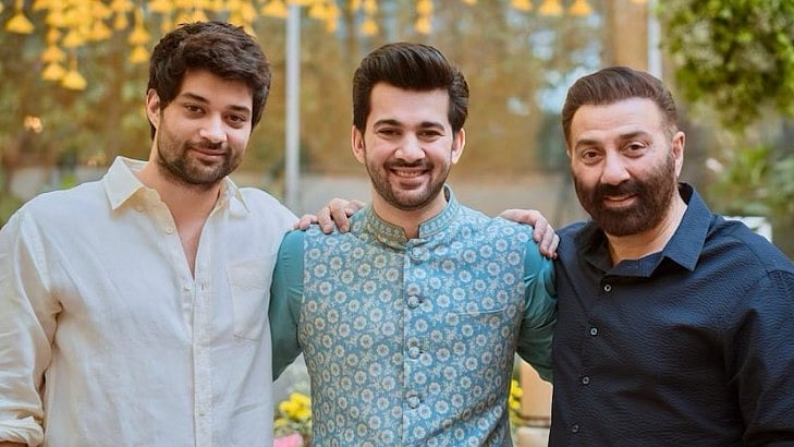 <div class="paragraphs"><p>Karan Deol posts new pic with dad Sunny Deol and brother Rajveer Deol.</p></div>
