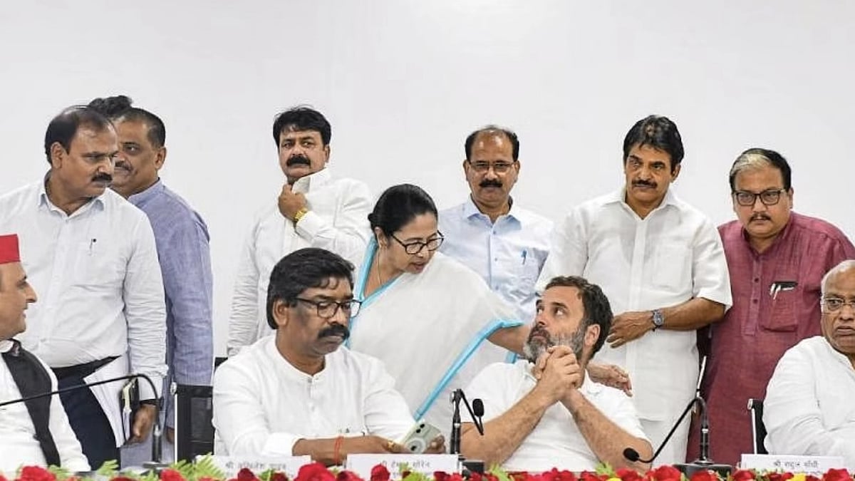 <div class="paragraphs"><p>A picture from the opposition unity meeting. </p></div>