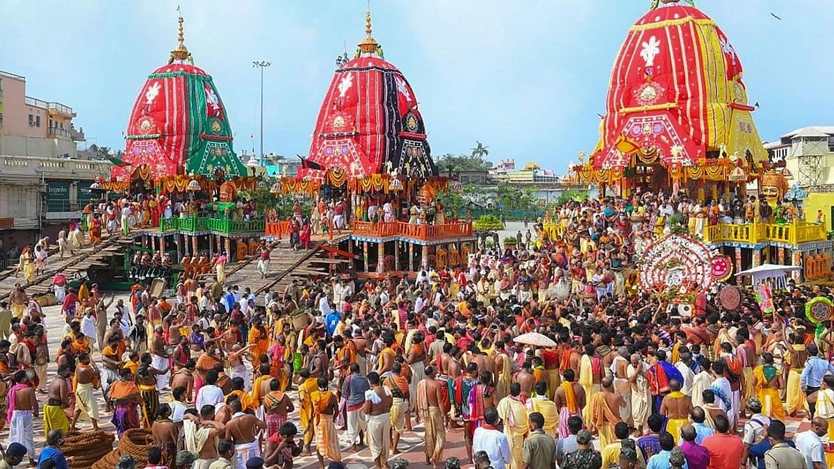 <div class="paragraphs"><p>Police said that thousands of people were pulling the chariot, made of iron, when it came in contact with a 133-kw overhead cable.</p></div>