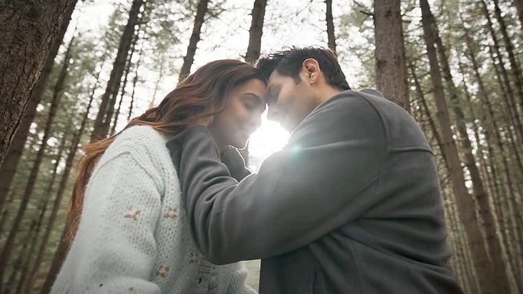 <div class="paragraphs"><p>Satyaprem Ki Katha Trailer: Kartik Aaryan Is Desperate For Kiara Advani's Love</p></div>