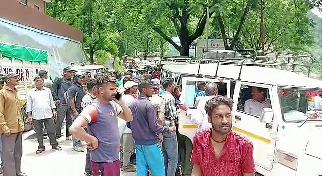 <div class="paragraphs"><p>At least 15 people have died and several have been injured after a transformer exploded, and electrified a bridge in in Uttarakhand’s Chamoli district, on Wednesday, 19 July.</p></div>