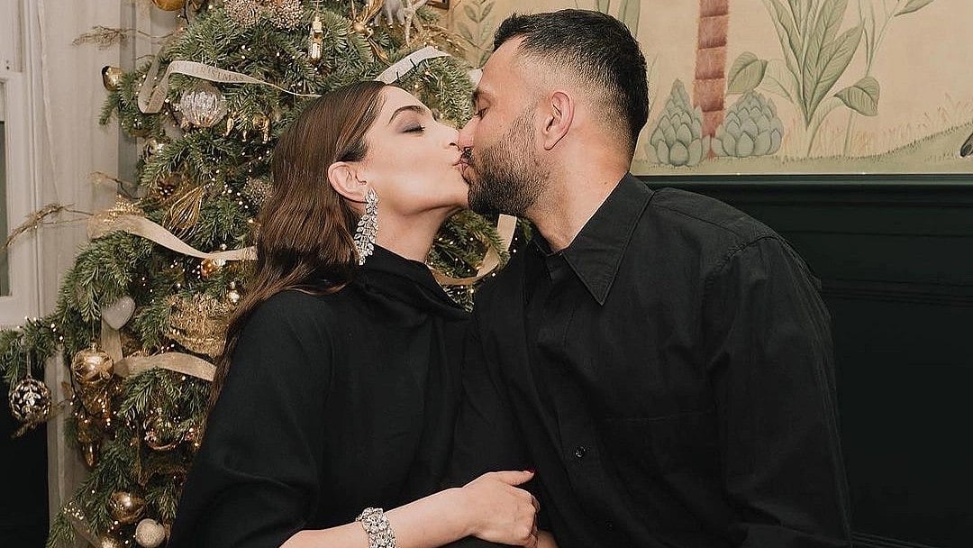 <div class="paragraphs"><p>Sonam Kapoor wishes husband Anand Ahuja on his birthday.</p></div>