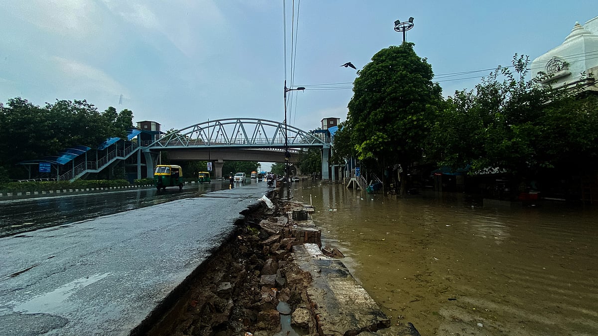 <div class="paragraphs"><p>Two sides of Delhi’s posh Civil Lines.&nbsp;</p></div>