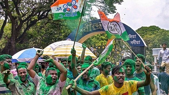 <div class="paragraphs"><p>TMC supporters celebrating the Mamata Banerjee-led party's lead in the 2023 West Bengal panchayat elections. </p></div>