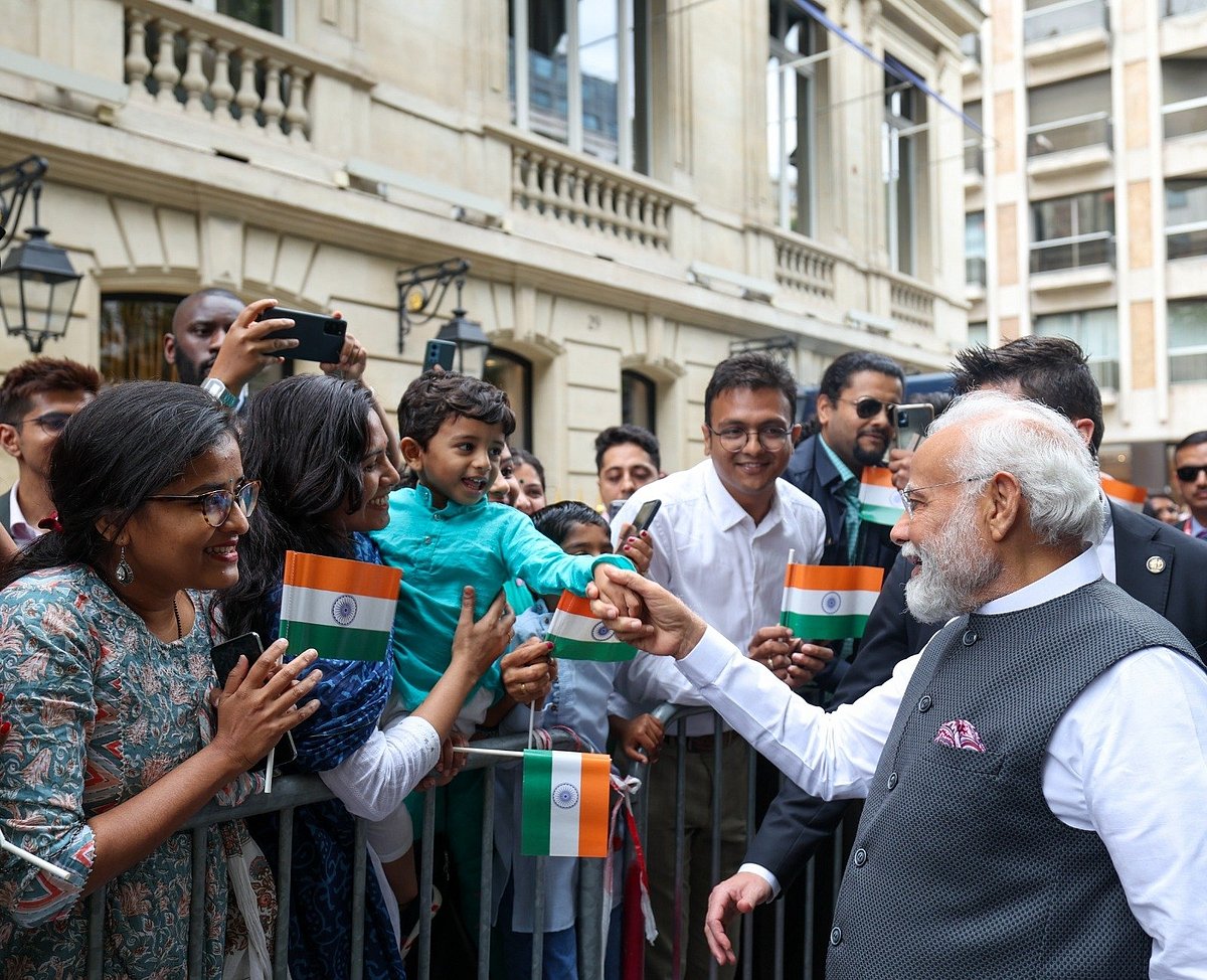 <div class="paragraphs"><p>He was given a guard of honour at the airport, and the national anthem of both countries was played.</p></div>