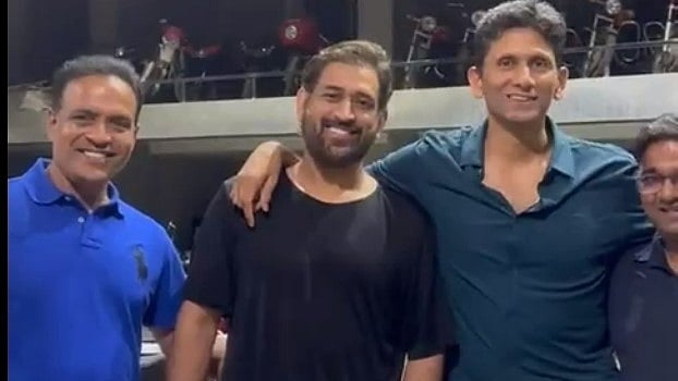 <div class="paragraphs"><p>Venkatesh Prasad gets shocked by MS Dhoni's car and bike collection</p></div>