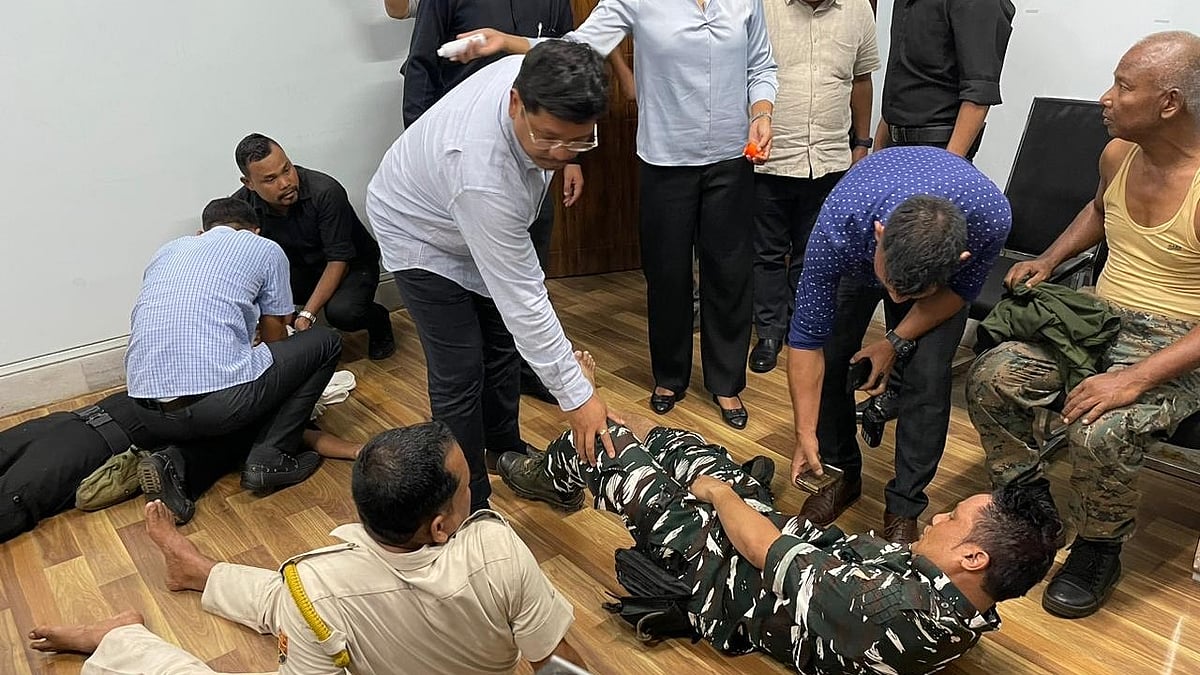 <div class="paragraphs"><p>Meghalaya CM Conrad Sangma assisting police personnel who were injured in a mob attack on Monday, 24 July. </p></div>