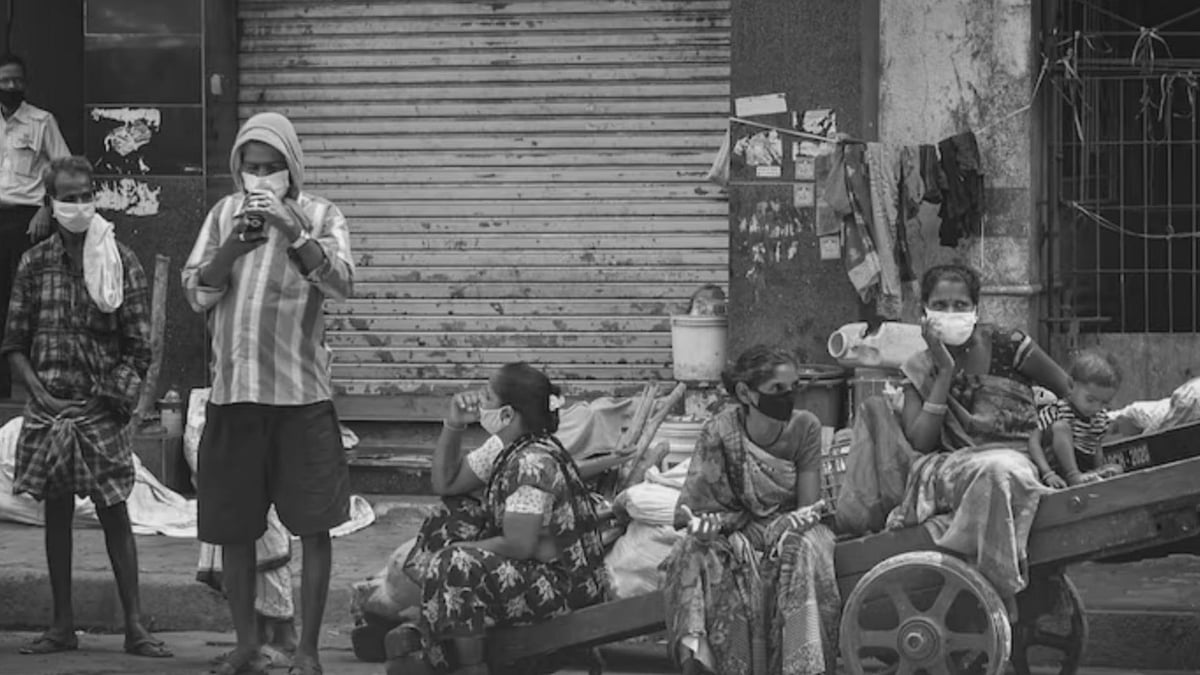 <div class="paragraphs"><p>The imposition of 21-day nationwide lockdown to break the coronavirus transmission chain has triggered large-scale migration of jobless daily wagers.</p></div>