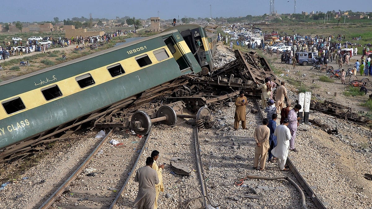 <div class="paragraphs"><p>At least 28 people have been killed and many injured after coaches of the Hazara Express derailed in southern Pakistan on the afternoon of Sunday, 6 August.</p></div>