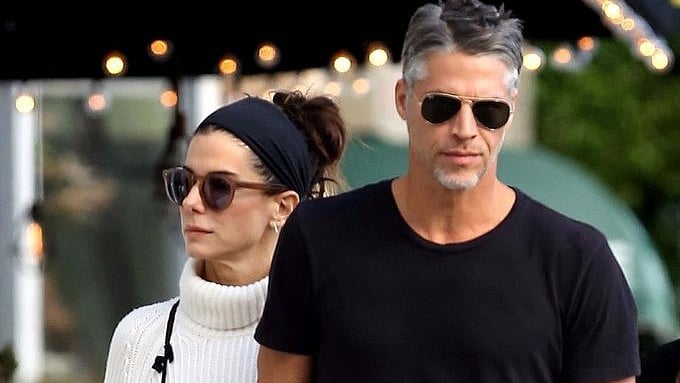 <div class="paragraphs"><p>Bryan Randall, Sandra Bullock’s Longtime Partner, Dies at 57 </p></div>