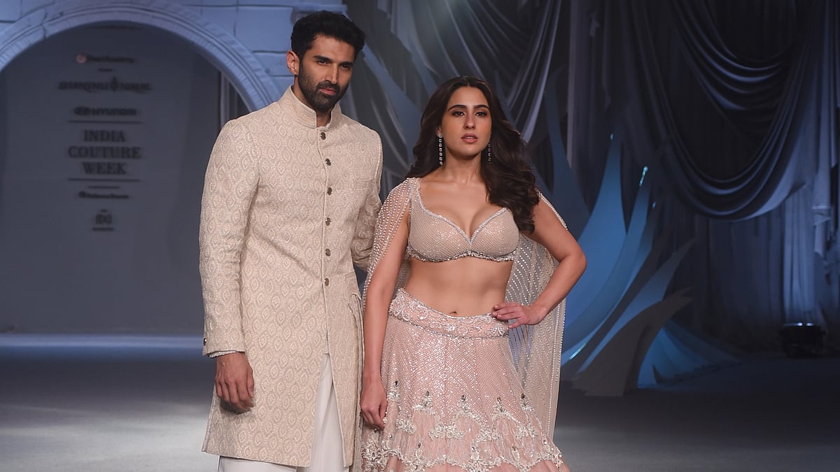 <div class="paragraphs"><p>In Pics: Aditya Roy Kapur & Sara Ali Khan Look Stunning at ICW '23</p></div>