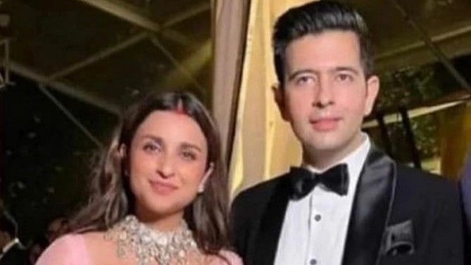 <div class="paragraphs"><p>First Picture of Parineeti Chopra-Raghav Chadha from Their Wedding Goes Viral</p></div>