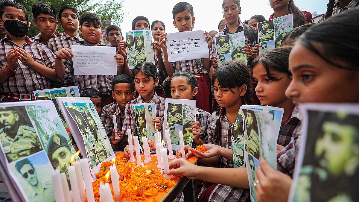 <div class="paragraphs"><p>Two senior army officers and a J&amp;K Police officer were martyred in an encounter with terrorists in Kashmir's Anantnag district on Wednesday, 13 September.</p></div>