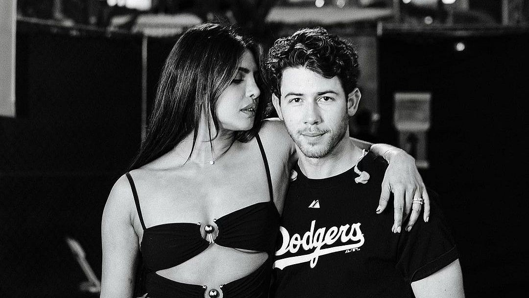 <div class="paragraphs"><p>Priyanka Chopra shares pics from Nick Jonas' concert.</p></div>