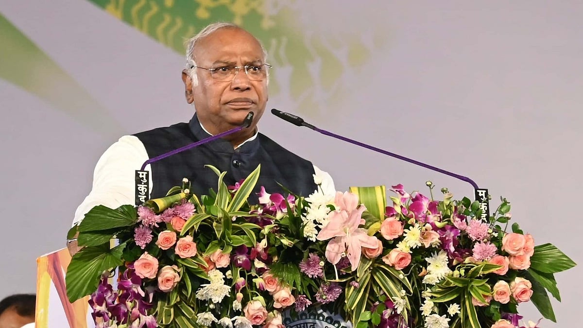 <div class="paragraphs"><p>Congress President Mallikarjun Kharge at the conference of farmers and labourers in Chhattisgarh. </p></div>