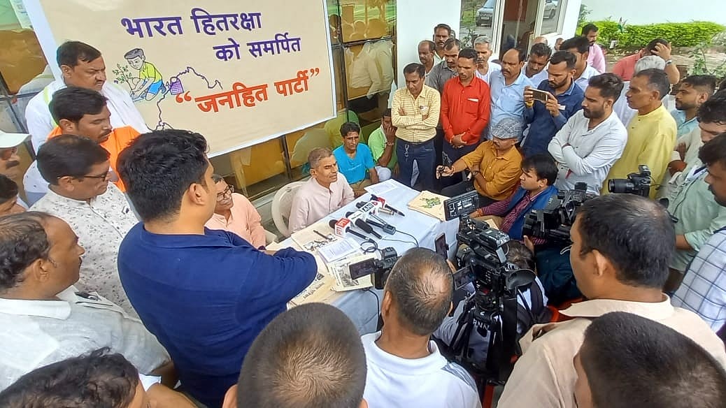 <div class="paragraphs"><p>'Hindutva Not Anti-Muslim': Why Ex RSS Members Made New Party in Madhya Pradesh</p></div>