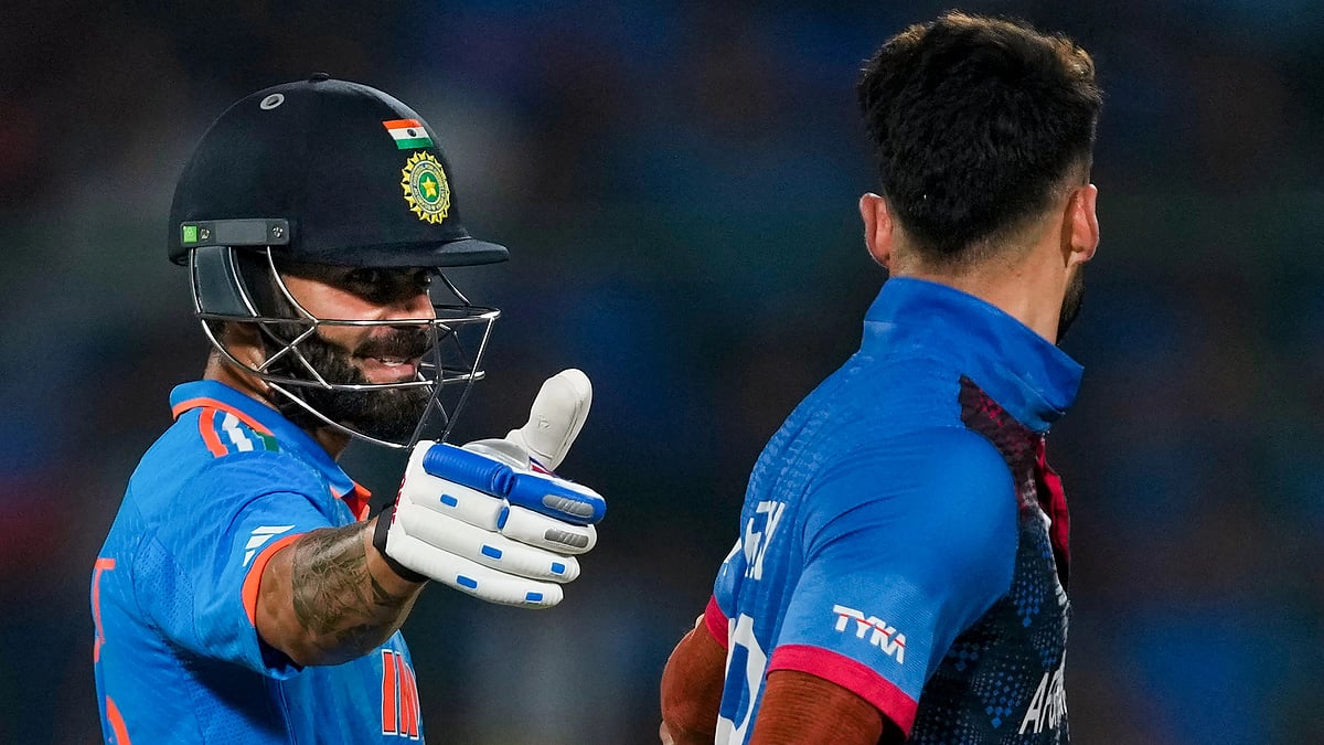 <div class="paragraphs"><p>ICC World Cup 2023: Virat Kohli & Naveen-ul-Haq Spotted Embracing in Cordial Exchange</p></div>