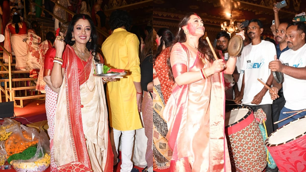 <div class="paragraphs"><p>Rani Mukerji & Rupali Ganguly Dance During Sindoor Khela</p></div>