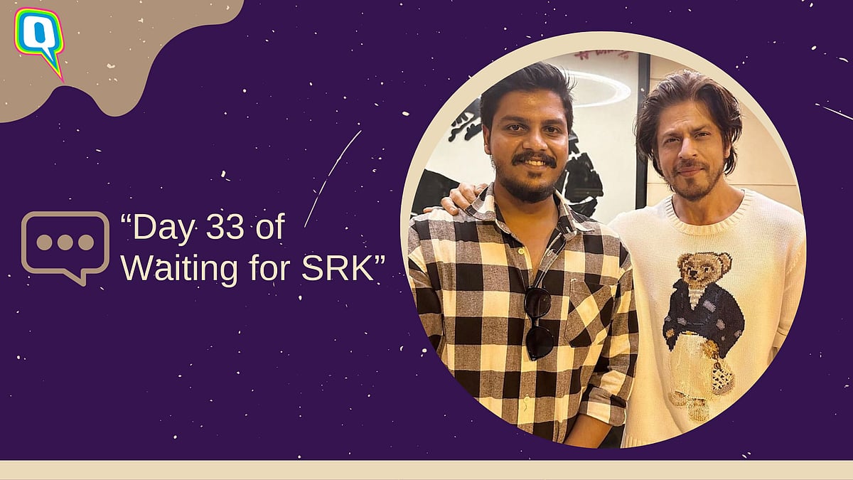 <div class="paragraphs"><p>Dedicated Fan Meets Shah Rukh Khan After Waiting Outside His House For 33 Days</p></div>