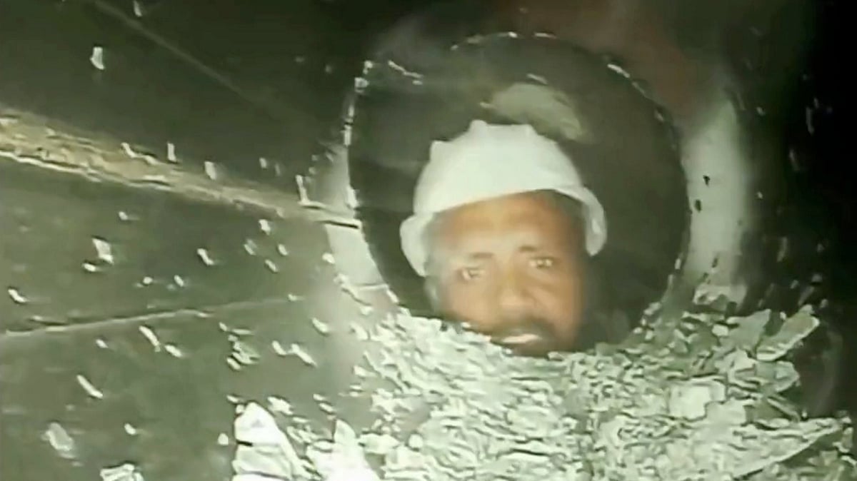 <div class="paragraphs"><p>Visual of a worker trapped inside the under-construction tunnel between Silkyara and Dandalgaon on the Brahmakhal-Yamunotri national highway, in Uttarkashi district, released by rescuers on Tuesday, 21 November.</p></div>