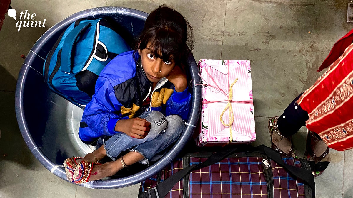 <div class="paragraphs"><p>In Photos: New Delhi Railway Station Packed as People Rush Home for Chhath Puja</p></div>