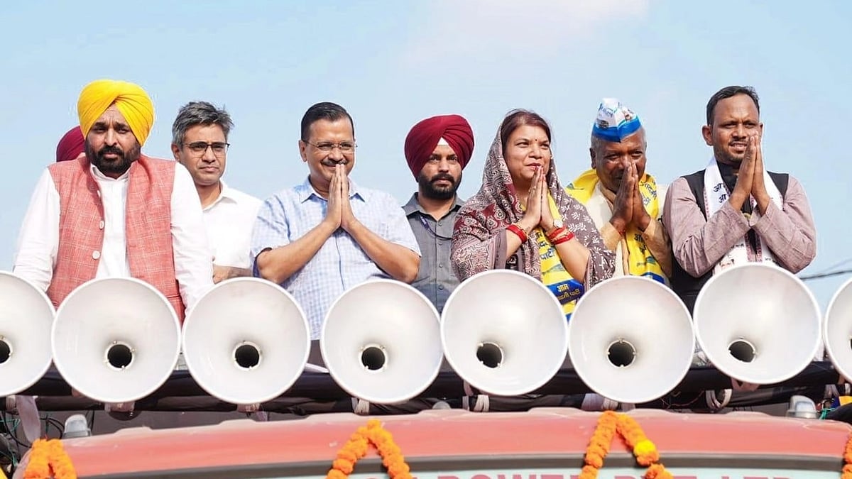 <div class="paragraphs"><p>Aam Aadmi Party (AAP) leaders at an election roadshow in Madhya Pradesh's Singrauli on Thursday, 3 November. </p></div>