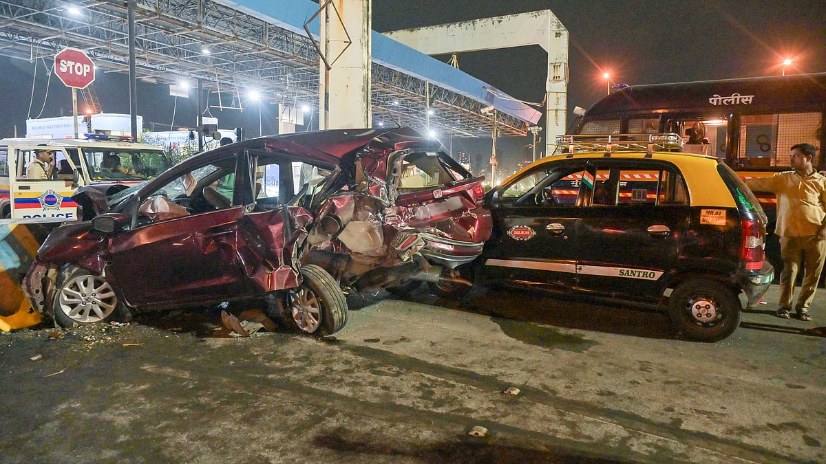 <div class="paragraphs"><p>Damaged cars are seen at the Bandra-Worli Sea Link toll plaza after a speeding vehicle hit multiple vehicles, in Mumbai, Friday, 10 November. </p></div>