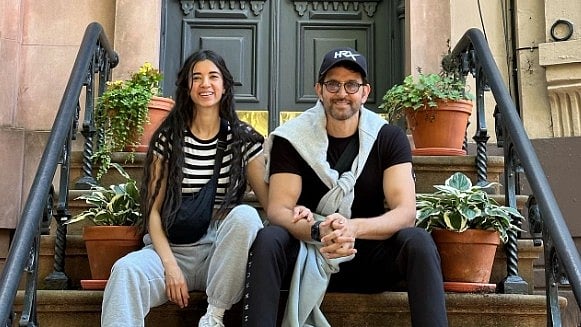 <div class="paragraphs"><p>Hrithik Roshan wishes Saba Azad on her 38th birthday.</p></div>