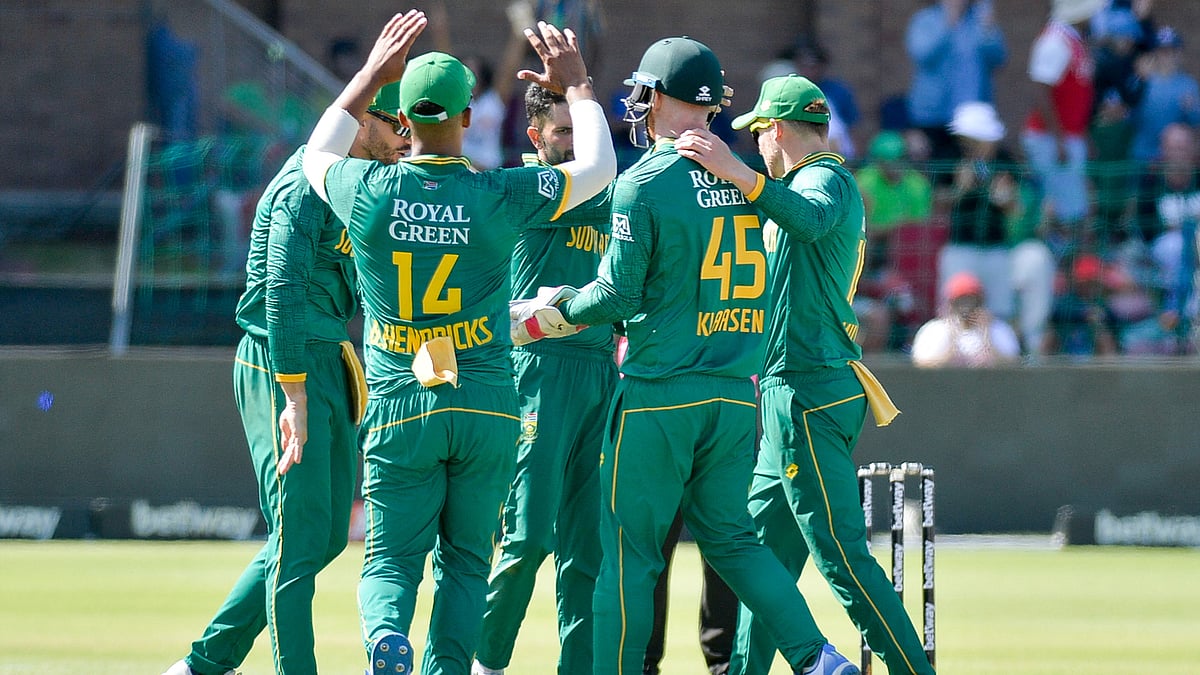 <div class="paragraphs"><p>SA beat India by 8 wickets in second ODI.</p></div>