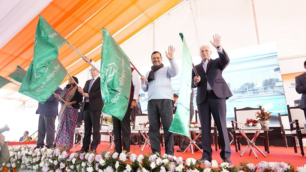 <div class="paragraphs"><p>Chief Minister Arvind Kejriwal and Lieutenant Governor VK Saxena added 500 more electric buses to the fleet.</p></div>