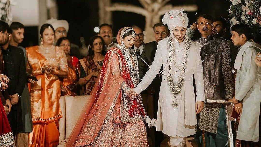 <div class="paragraphs"><p>which also starred Amitabh Bachchan and Tabu in Leading roles has tied the knot with her Urvish Desai.</p></div>