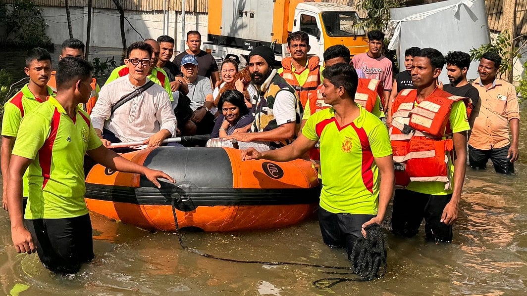 <div class="paragraphs"><p>Actor Aamir Khan Rescued After Being Stranded For Hours</p></div>