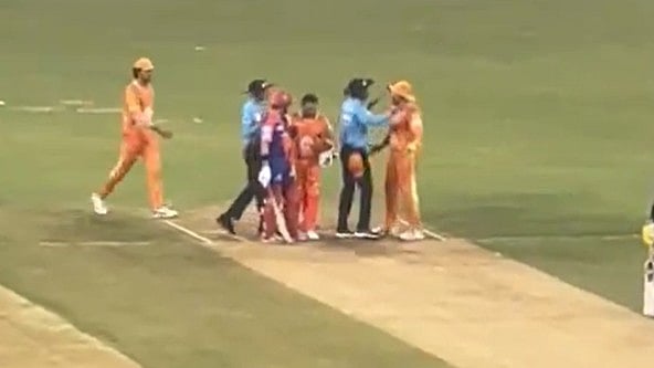 <div class="paragraphs"><p>S Sreesanth and Gautam Gambhir exchanging words during the&nbsp;match between Gujarat Giants and India Capitals on Wednesday, 6 November.</p></div>
