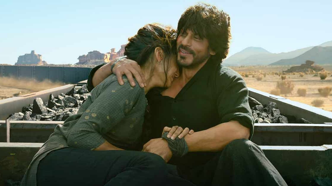 <div class="paragraphs"><p>Shah Rukh Khan & Taapsee Pannu in a still from <em>Dunki</em>.</p></div>